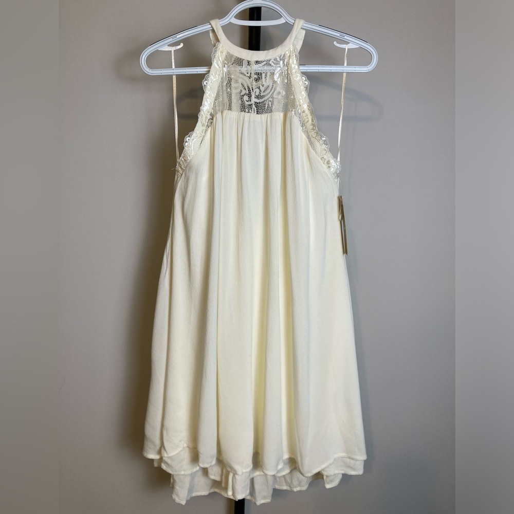 NWT ANDREE BY UNIT Cream Dress Halter Lace Detail Open Back Mini Size Large